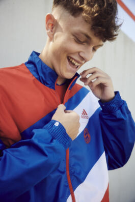 WANNER Smiling and zipping up Bayern jacket 